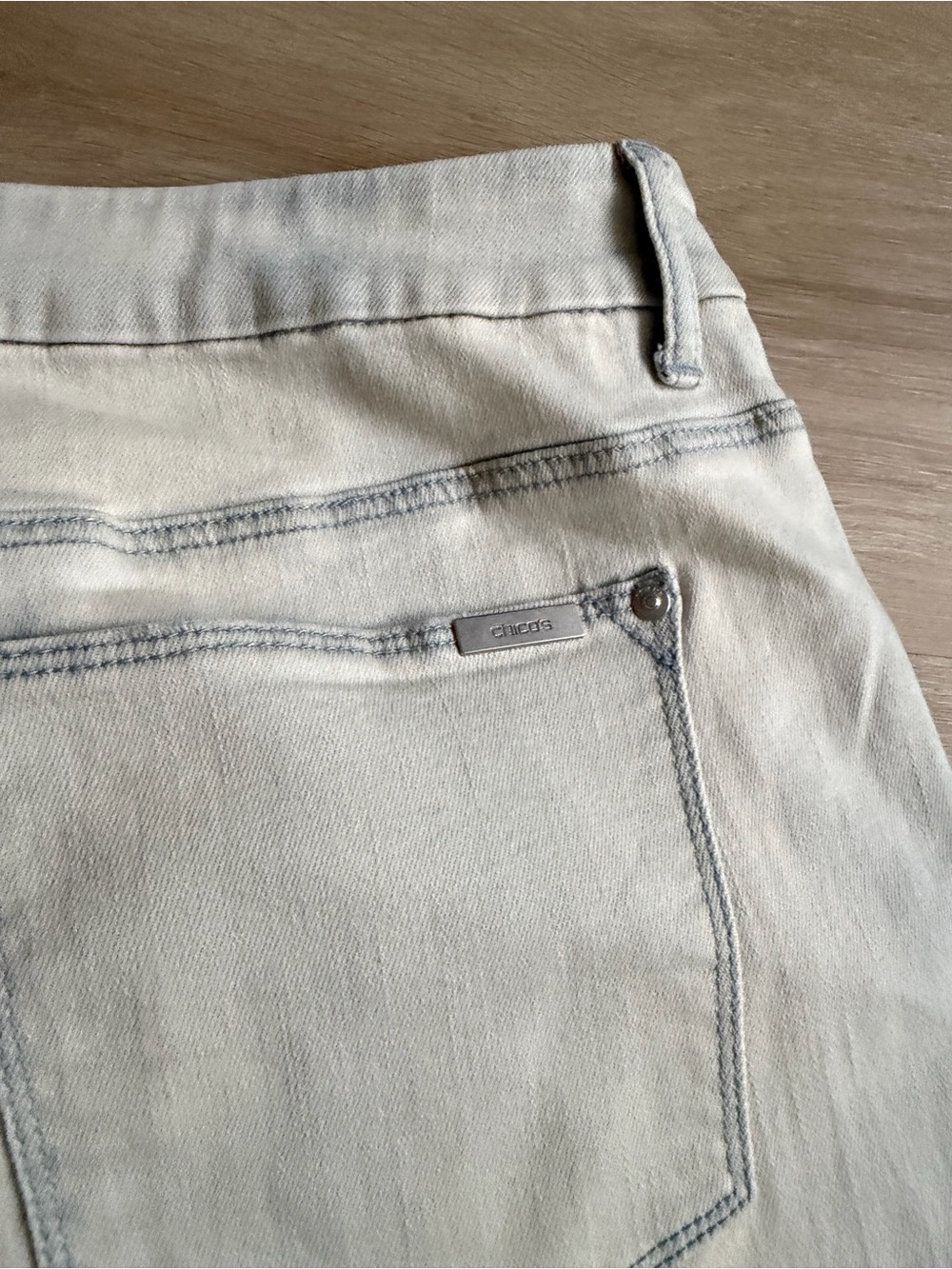 Chico’s So Slimming Girlfriend Ankle Lightwash Patchwork Lace Jeans SZ 2.5 - Picture 8 of 9